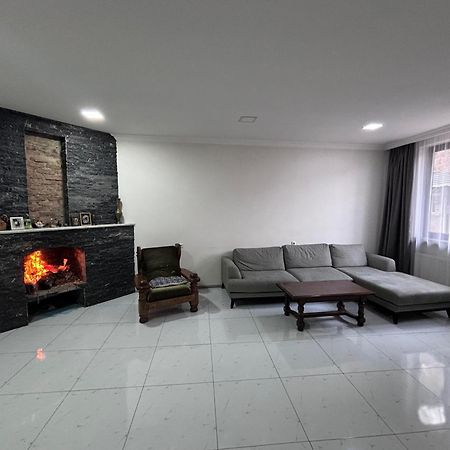 Friendly House Hotel Ахалцихе Екстериор снимка